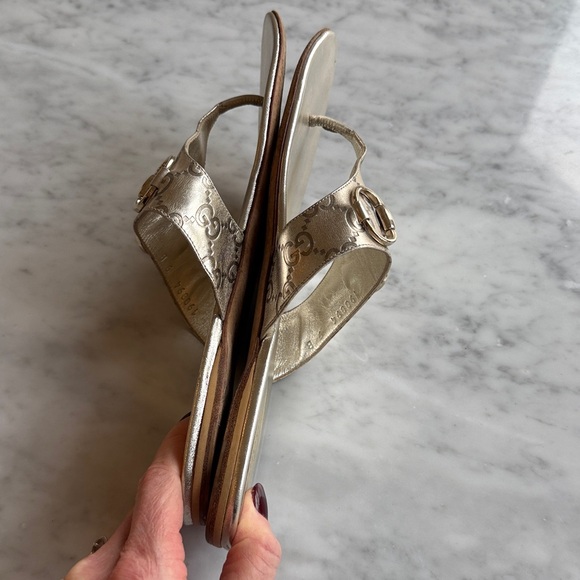 Gucci Metallic Gold Leather Thong Sandal with Horsebit - Picture 3 of 7